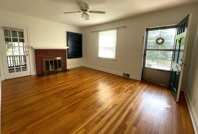 Building Photo - Charming 4 Bedroom, 2 Bath Home