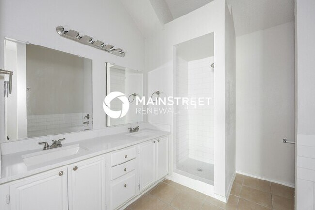 Building Photo - 3 Bedroom Pet-Friendly Home in Cedar Hill, TX with Main Street Renewal