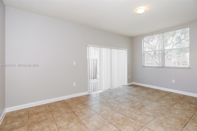 Building Photo - 1495 NE 33rd Ave