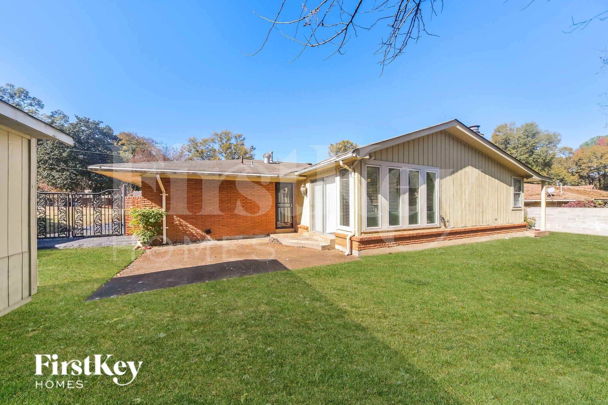 Building Photo - 6116 Ivanhoe Rd