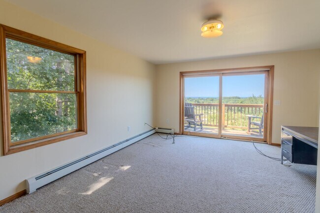 Building Photo - Empire Hilltop Retreat