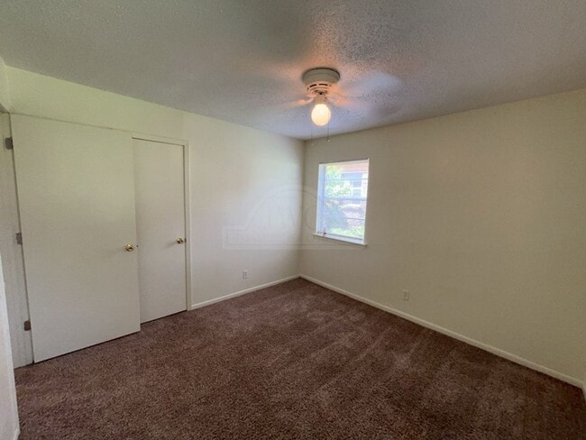 Building Photo - 1515 Janis Dr