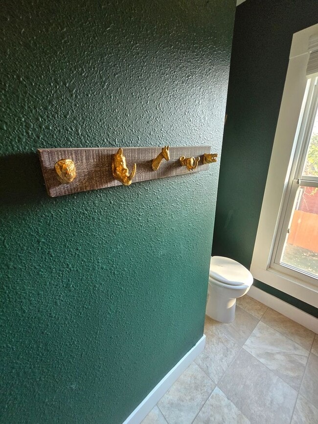 Building Photo - 2 Bed 1.5 Bath