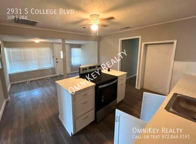 Building Photo - 2931 S College Blvd