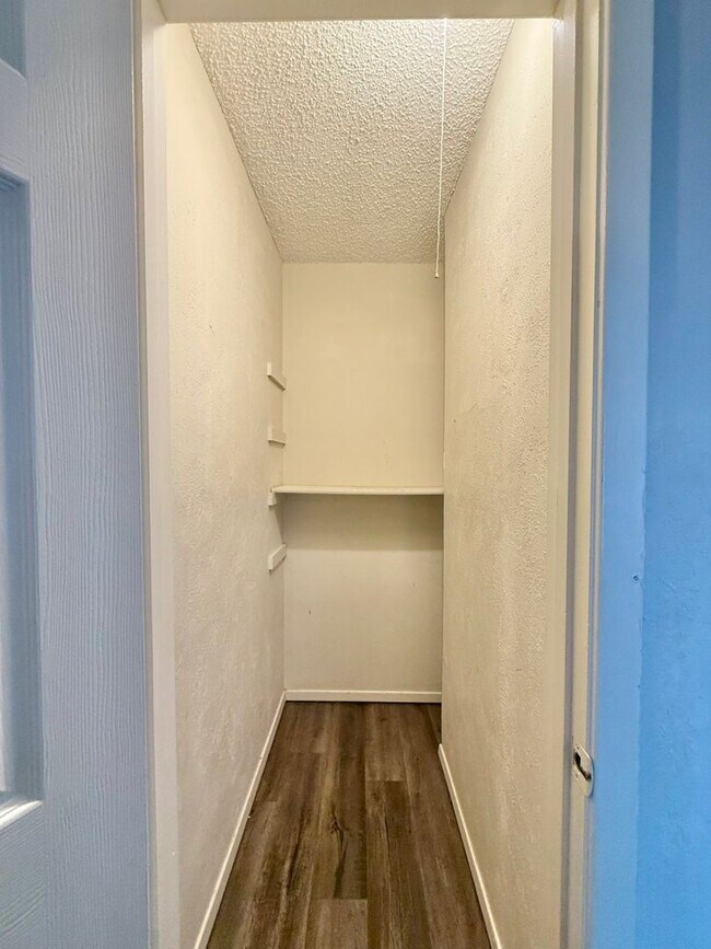 Building Photo - 4614/4616 Edinburgh SERIES 75