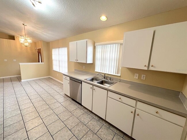 Building Photo - 122 Parkview Dr