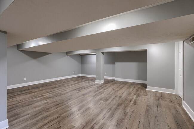 Building Photo - 2347 S 33rd St