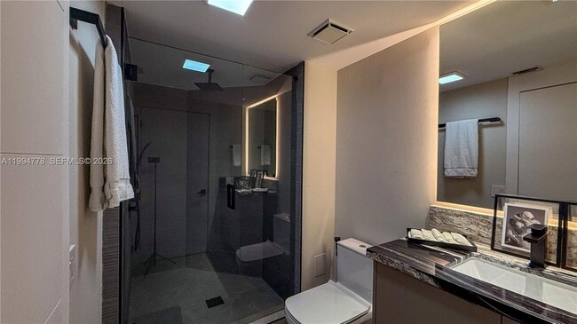 Building Photo - 2000 Island Blvd