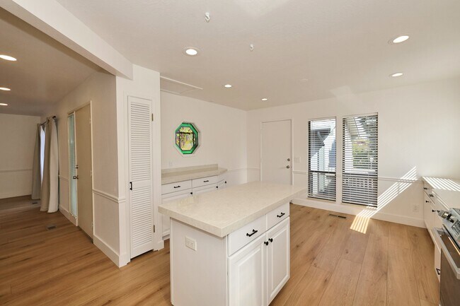 Building Photo - 4498 W Skye Dr