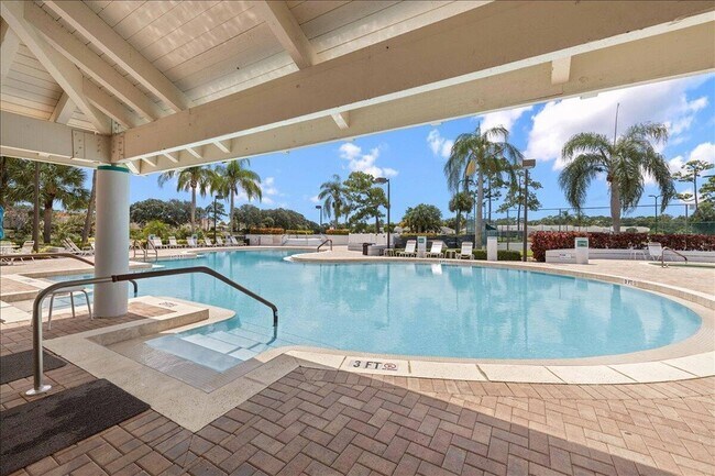 Building Photo - 400 Crosswinds Dr