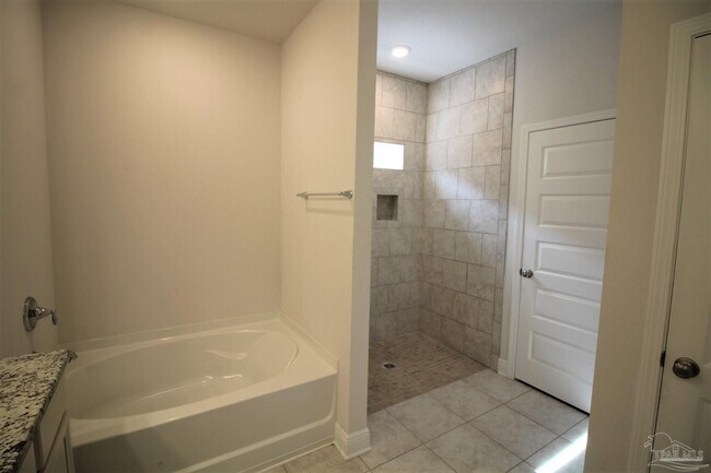 Building Photo - 8006 Burnside Lp