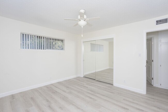 Building Photo - Beautifully Remodeled 3 Bedroom, 2 Bathroo...