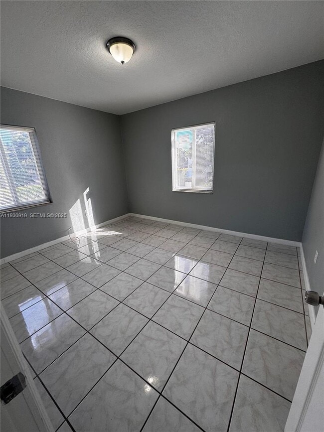 Building Photo - 3753 SW 26th Terrace