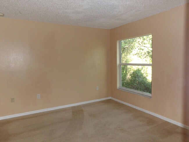 Building Photo - Spacious 4 Bedroom 2236 Sq Ft Call Carole Arcaro 386-216-4900 Deltona L Realty