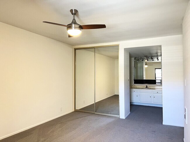 Building Photo - 2702 S Peck Ave
