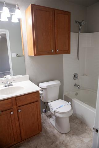 Building Photo - 320 Chisholm Trail