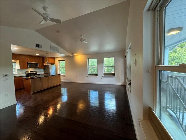 Building Photo - 1208 E 2nd St