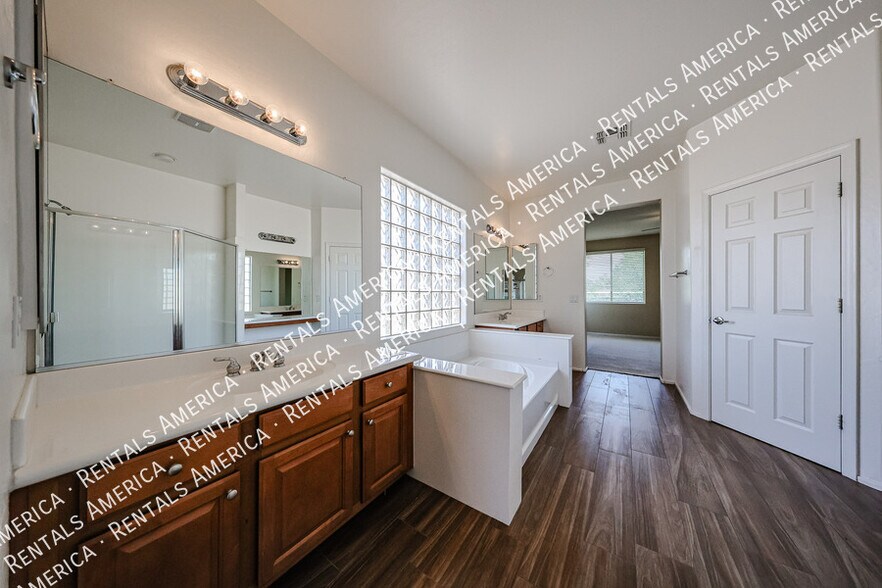 Building Photo - 3382 E Roadrunner Dr