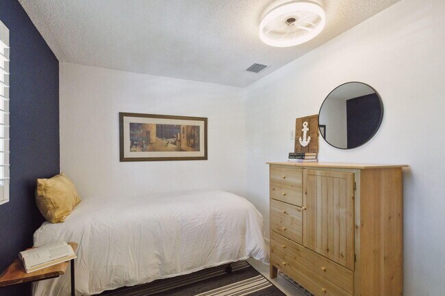 Building Photo - 3101 Pierson Dr