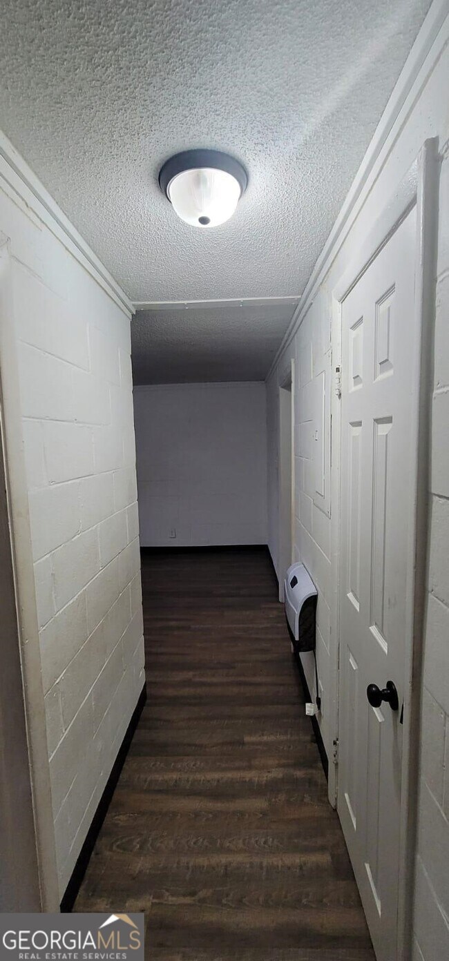 Building Photo - 122 Molette St