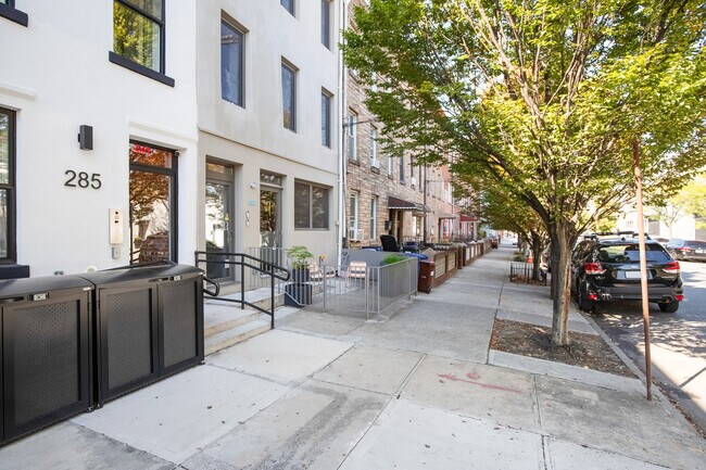 Building Photo - 285 Kingsland Ave