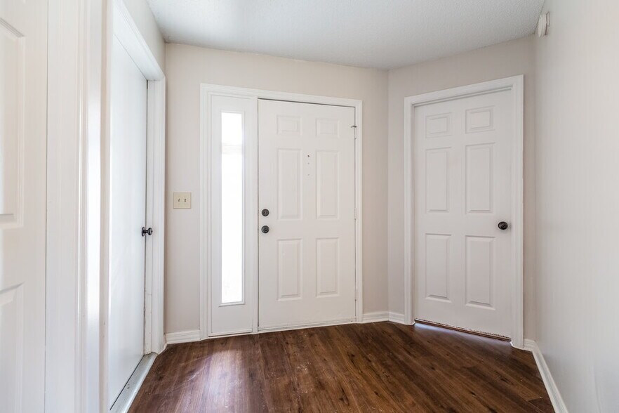 Building Photo - 664 Weybridge Ct