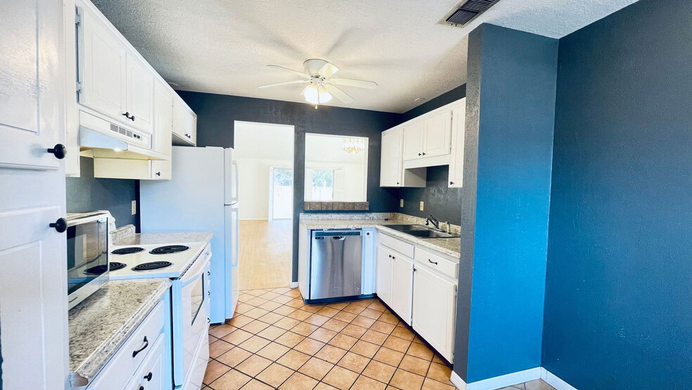 Building Photo - 600 Northern Way