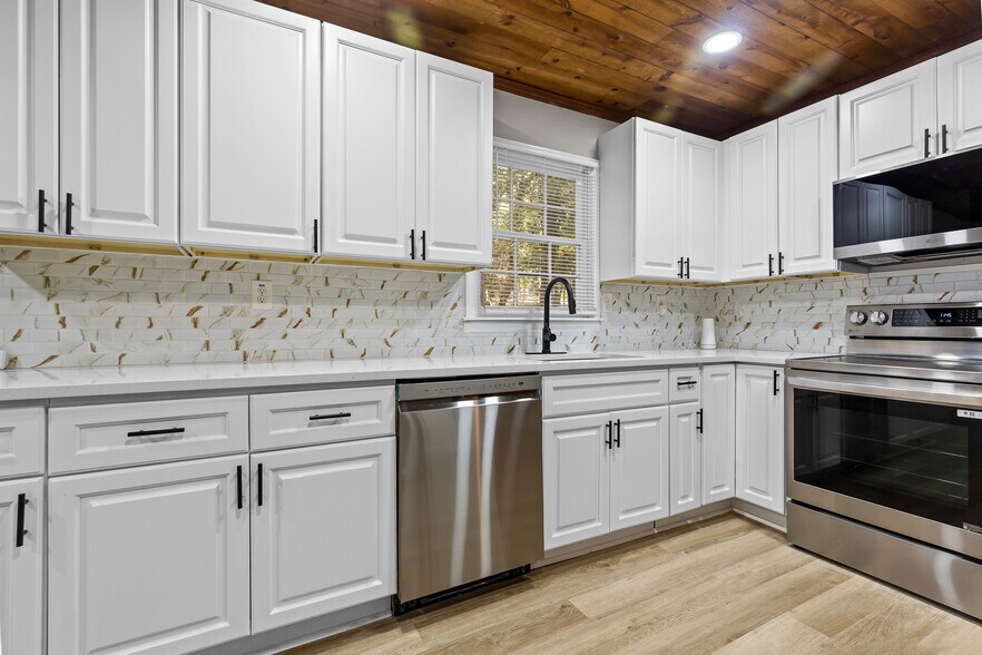 Building Photo - 800 Post Road Cir