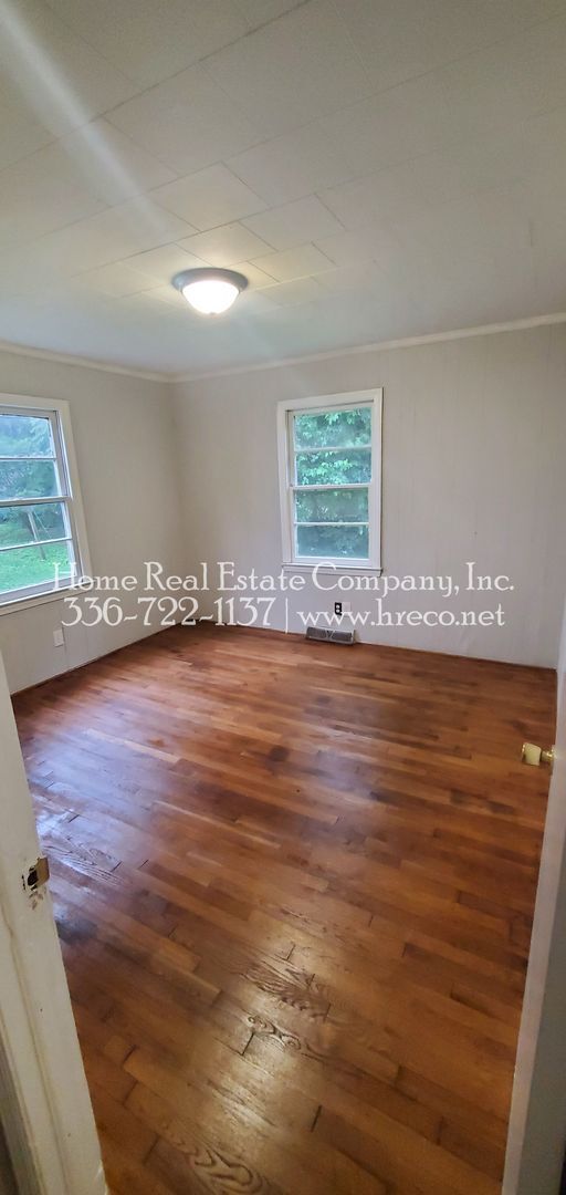 Building Photo - 2425 Machine St