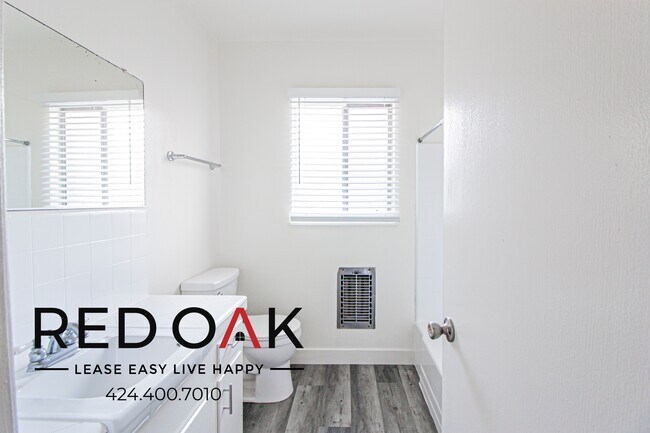 Building Photo - 1425 E Appleton St