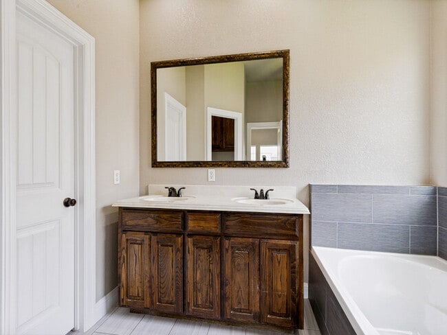 Building Photo - 455 Chisholm Trail