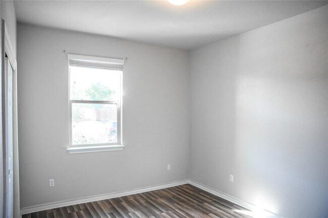 Building Photo - 341 Mary Max Cir