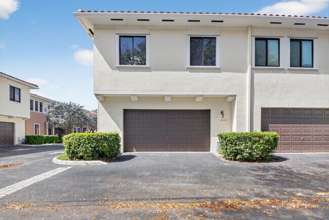 Building Photo - 2515 Venetian Ct