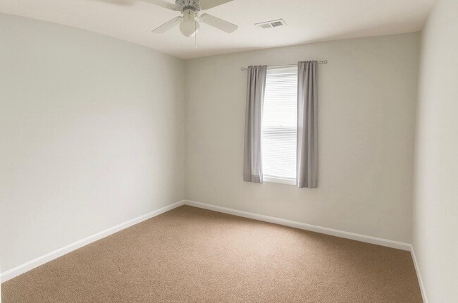 Building Photo - 117 Willowbend Dr