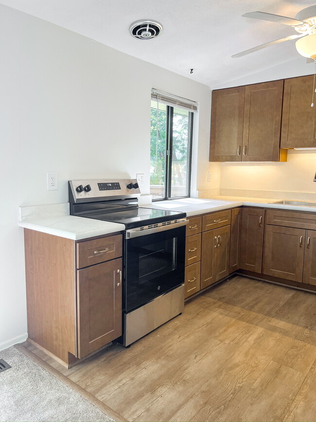 Building Photo - 136 Old Gate Rd