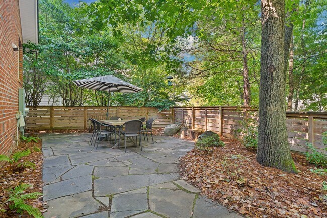 Building Photo - Beautiful Home in the Desirable Bel Arbor Community!