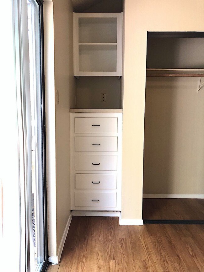 Building Photo - PEARL WEST CAMPUS - LOFTED 2BD/1BA