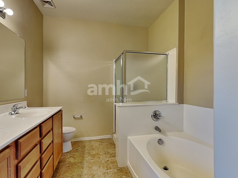 Building Photo - 2548 W Spencer Run