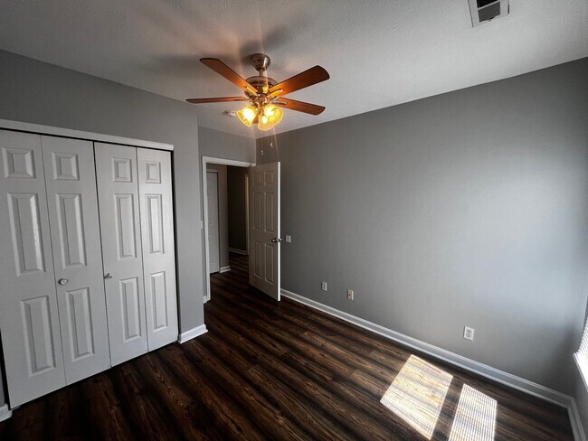 Building Photo - 3600 Hillcross Dr