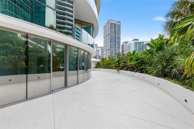 Building Photo - 300 Biscayne Blvd Way