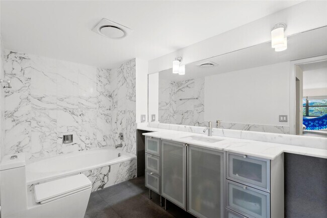 Building Photo - 4900 N Ocean Blvd