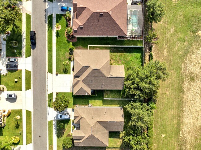 Building Photo - Stunning 4/3 with Fence Enclosed Yard in t...