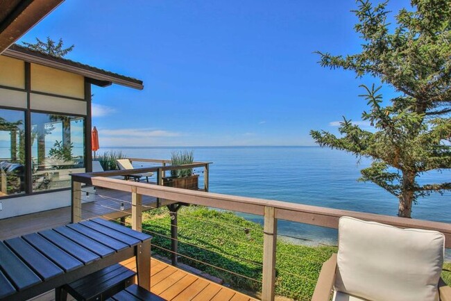 Building Photo - Stunning Furnished Water View Home on West...