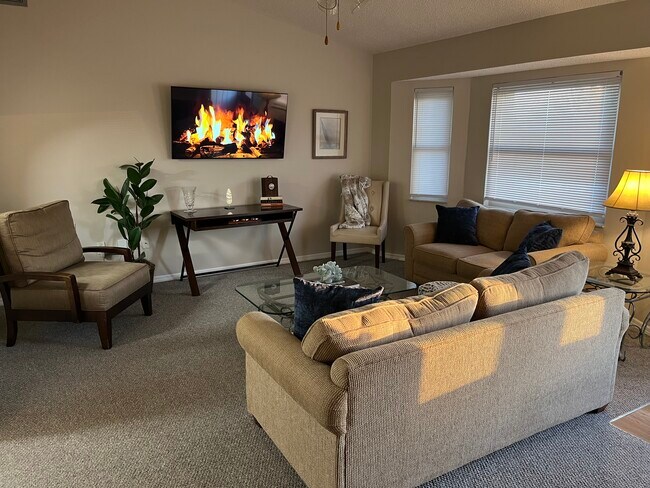 Building Photo - 3193 Desoto Dr