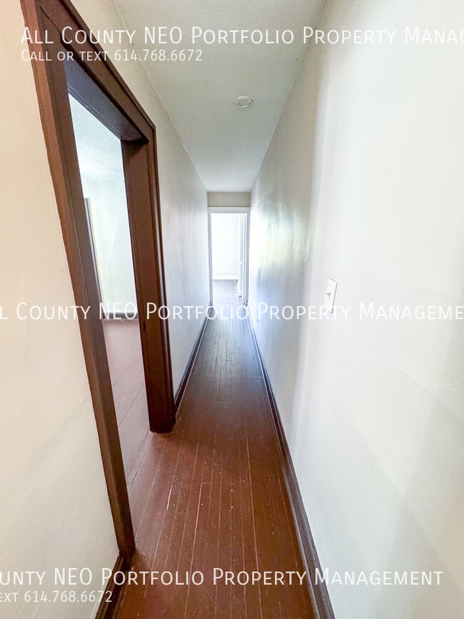 Building Photo - 21 N Wayne Ave