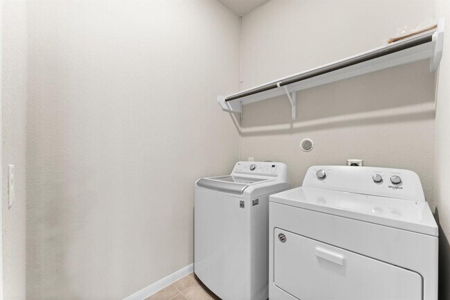 Building Photo - 128 Winged Elm Ct