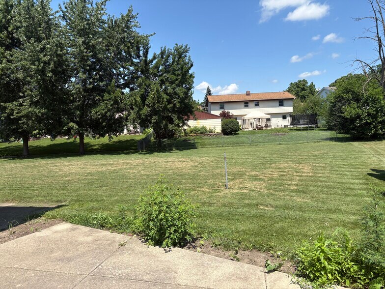 backyard - S71W14888 Westcot Dr