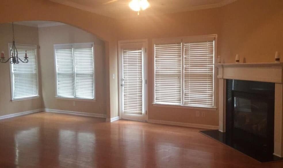 Building Photo - 1664 Oakbrook Lake Dr NW