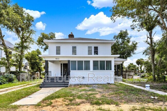 Building Photo - 611 S Grove St