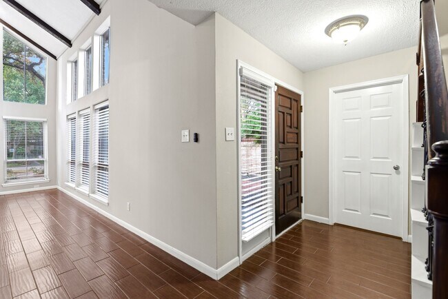 Building Photo - 6307 Jadecrest Dr